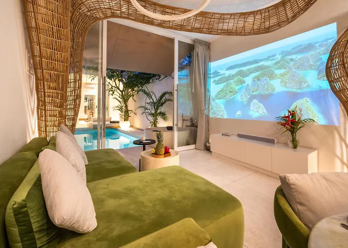 Magic Day 2br With Private Sauna, Jacuzzi, Projector *