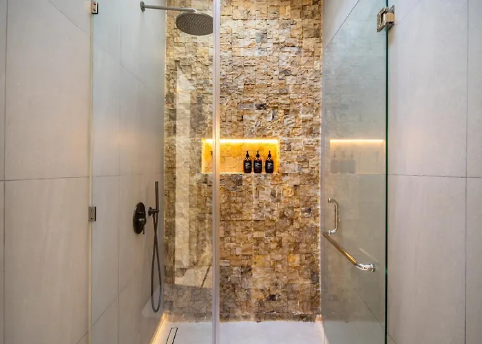 Magic Day 2br With Private Sauna, Jacuzzi, Projector *